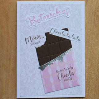 Kaart beterschap, stans, plaatje chocoladereep, tekst Beterschap, Mmm.... lekker! Chocola-la-la-la, Soms heb je chocola nodig