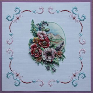 Borduurkaart paars/wit, plaatje voorgrond bloemen met berg op achtergrond