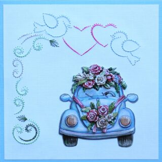 Borduurkaart felicitatie huwelijk met plaatje blauw autootje (kever) versierd met lint en bloemen