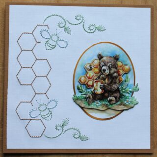 Borduurkaart bruin/wit, beertje met potje honing, honingraat