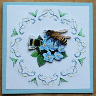 Borduurkaart blauw/wit, bloemen met insecten