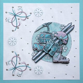 Borduurkaart winter blauw/wit, 3 plaatje skilift, ski's, skischoen, helm, bril en handschoenen